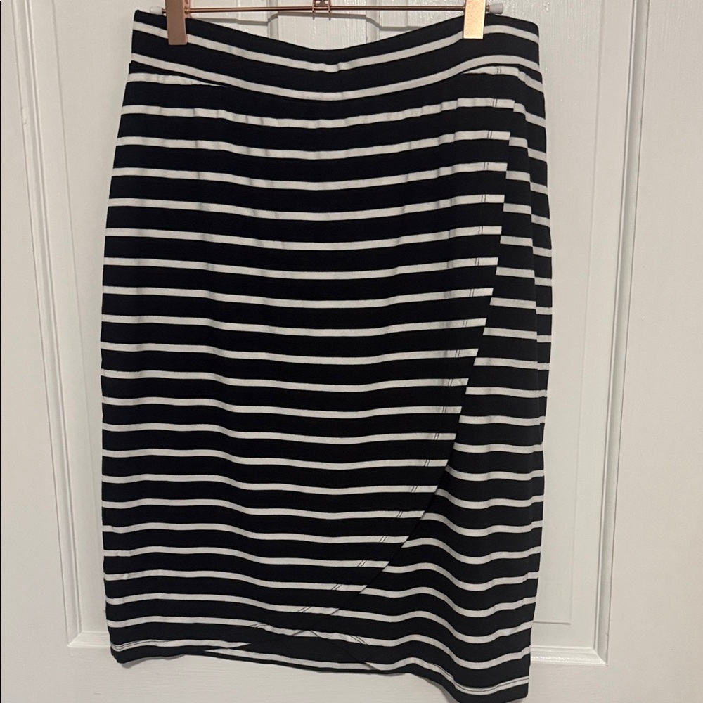 Tommy Bahama Black and White Pencil Skirt